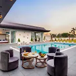Edo Mansion By The Party Citadel - Luxury Villa With Pool, Garden Area, Massive Garden Etc.