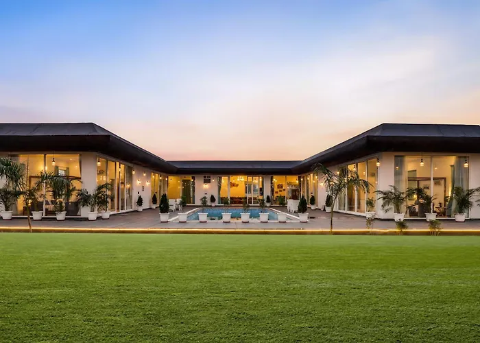 Edo Mansion By The Party Citadel - Luxury Villa With Pool, Garden Area, Massive Garden Etc.